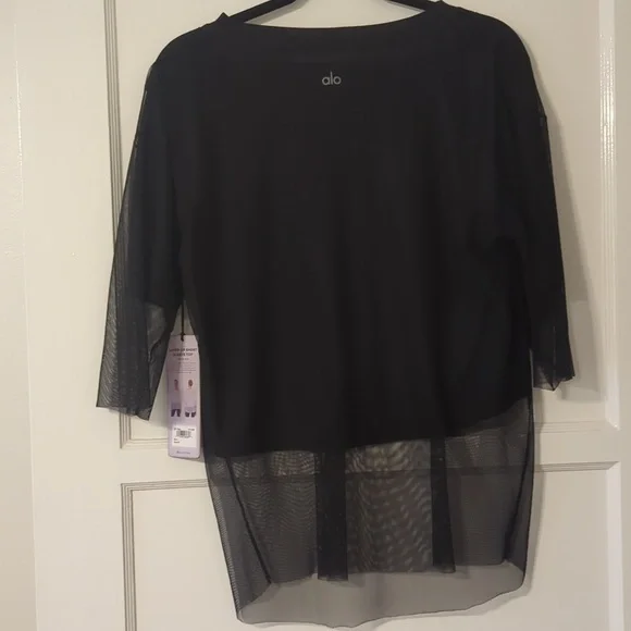 Alo Yoga Black Mesh Layer Up Top - Picture 2 of 9